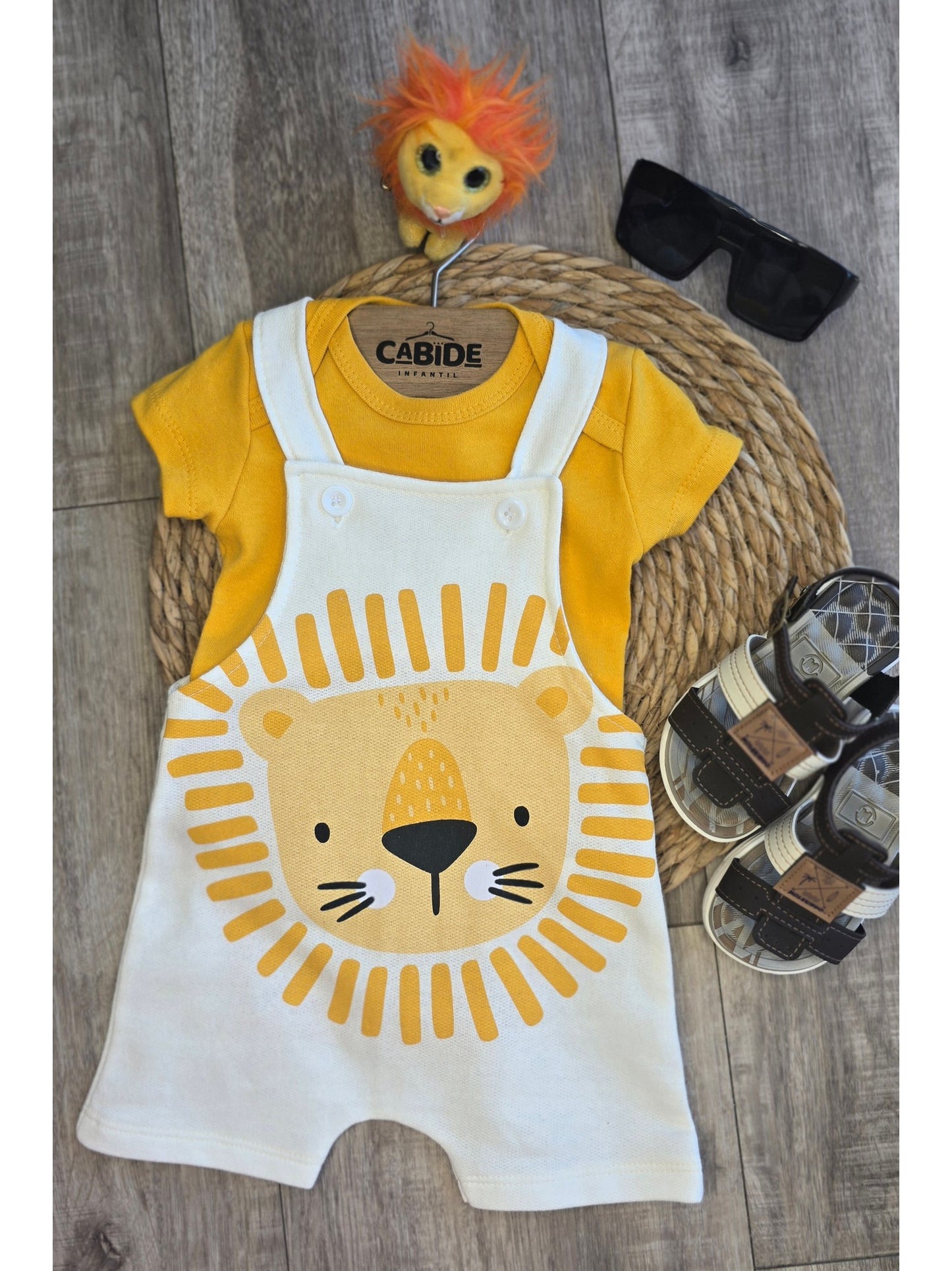 Conjunto Jardineira Bebê Menino Suedine Lion